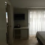 בית הארחה Teos 4*